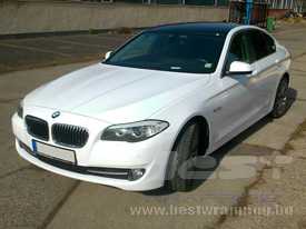 BMW 520D fóliázás: fényes fehér autó fóliázás, üveghatású tető autó fóliázás 3