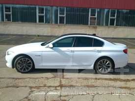 BMW 520D fóliázás: fényes fehér autó fóliázás, üveghatású tető autó fóliázás 6