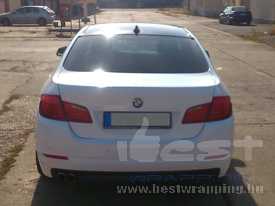 BMW 520D fóliázás: fényes fehér autó fóliázás, üveghatású tető autó fóliázás 8
