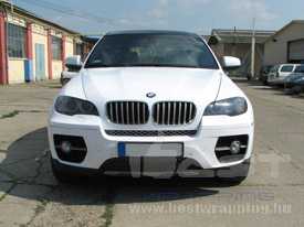 BMW X6 autófóliázás: fényes fehér autó fóliázás, üveghatású tető autó fóliázás 2