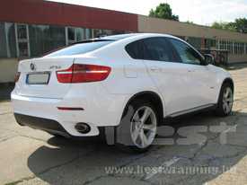 BMW X6 autófóliázás: fényes fehér autó fóliázás, üveghatású tető autó fóliázás 7
