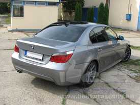 BMW E60 fóliázás: fényes metál grafit szürke autó fóliázás üveghatású tetőfóliával 7
