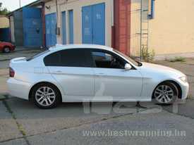 BMW E90 fóliázás: gyöngyházfehér autó fóliázás 4