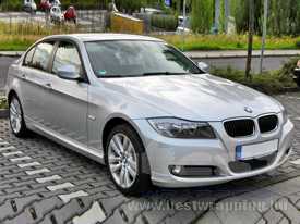 BMW E90 fóliázás: gyöngyházfehér autó fóliázás 5
