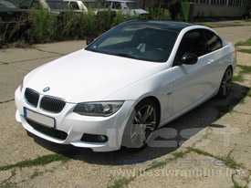 BMW E92 autófóliázás: KPMF fémyes fehér autó fóliával, üveghatás tetőfóliával 3