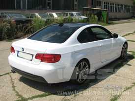 BMW E92 autófóliázás: KPMF fémyes fehér autó fóliával, üveghatás tetőfóliával 7