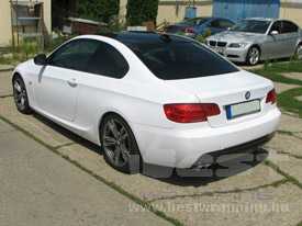 BMW E92 autófóliázás: KPMF fémyes fehér autó fóliával, üveghatás tetőfóliával 9