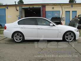 BMW E93 autófóliázás: KPMF fémyes fehér autó fóliával, üveghatás tetőfóliával 4