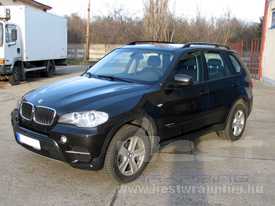 BMW X5 autófóliázás: Avery Supreme fényes metál fekete autó fóliával 3