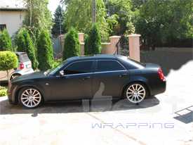 Chrysler 300C fóliázás:matt fekete autó fóliázás 6
