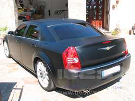 Chrysler 300C fóliázás:matt fekete autó fóliázás 9