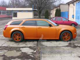 Chrysler 300C kombi fóliázás: matt narancssárga, üveghatású tető autó fóliázás 4