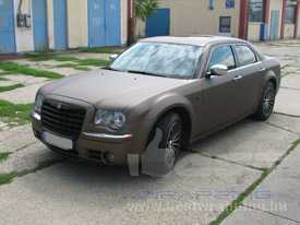 Chrysler 300 C autófóliázás: Avery Supreme fagyos barna autó fóliával 03