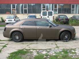 Chrysler 300 C autófóliázás: Avery Supreme fagyos barna autó fóliával 04