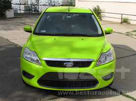 Ford Focus fóliázás: fényes világos zöld autó fóliázás 2