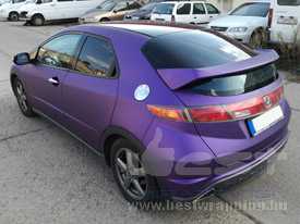 Honda Civic autófóliázás: Avery Supreme matt lila autó fóliával 