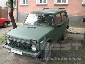 Lada Niva fóliázás: matt katonai zöld autó fóliázás 3