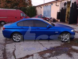 BMW 530D autófóliázás: Teckwrap matt kék króm autó fóliával 4
