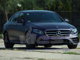 Mercedes E300DE autófóliázás: ONFK Matte Purple-Black Flip-Flop autó fóliával 01