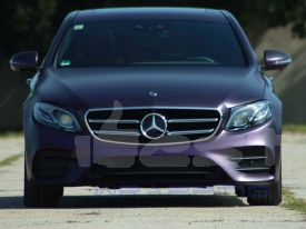 Mercedes E300DE autófóliázás: ONFK Matte Purple-Black Flip-Flop autó fóliával 02