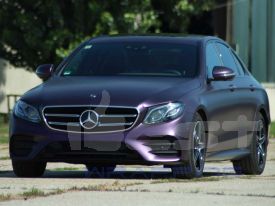 Mercedes E300DE autófóliázás: ONFK Matte Purple-Black Flip-Flop autó fóliával 03