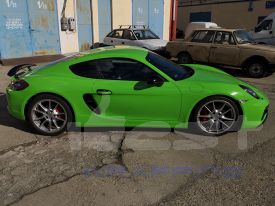 Porsche Cayman autófóliázás: Avery gloss grass green cb1670001 autó fóliával 04