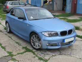 BMW M1 autófóliázás: Avery Supreme Frosty Blue autó fóliával 01